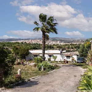 https://villa-annamaria-noto.sicilyhotelsitaly.net