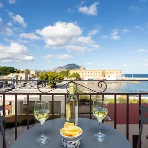 https://erasmo-home-luxury-centro-storico.sicilyhotelsitaly.net